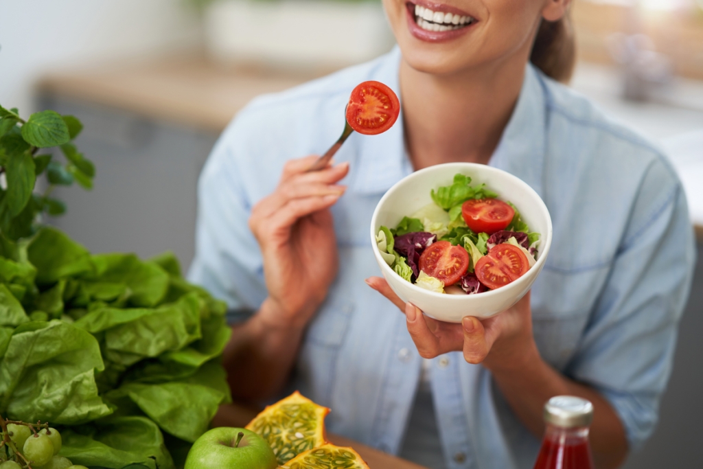 Uma boa alimentação ajuda na saúde das pernas